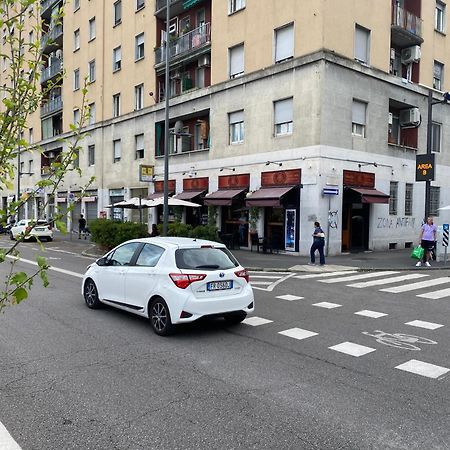 Bnb Milano Dipinta Di Blu Exterior foto